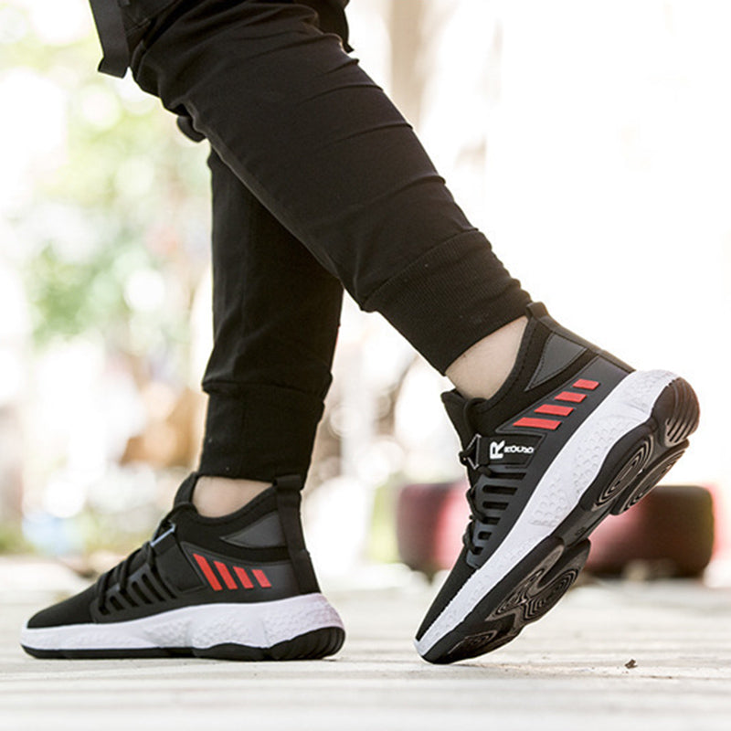 Men's Breathable Mesh Sneakers – Lightweight Everyday Trainers – On-foot view